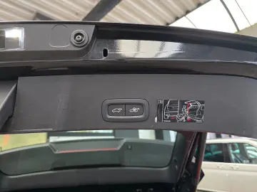 VOLVO XC40 R-Design Expression Recharge Plug-In Hybrid