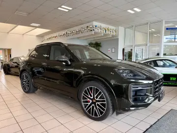 PORSCHE Cayenne GTS PTS-Farbe CarbonDesign HUD Burmester
