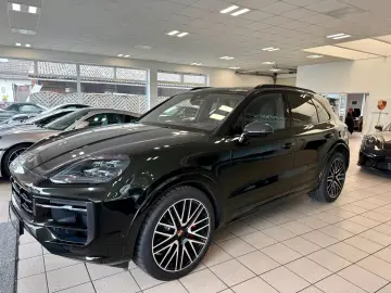 PORSCHE Cayenne GTS PTS-Farbe CarbonDesign HUD Burmester
