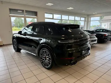 PORSCHE Cayenne GTS PTS-Farbe CarbonDesign HUD Burmester