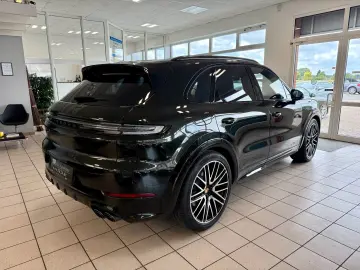 PORSCHE Cayenne GTS PTS-Farbe CarbonDesign HUD Burmester