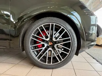 PORSCHE Cayenne GTS PTS-Farbe CarbonDesign HUD Burmester