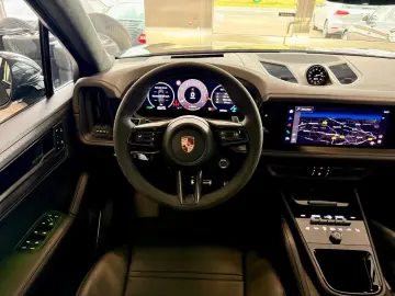 PORSCHE Cayenne GTS PTS-Farbe CarbonDesign HUD Burmester