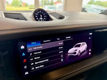 PORSCHE Cayenne GTS PTS-Farbe CarbonDesign HUD Burmester