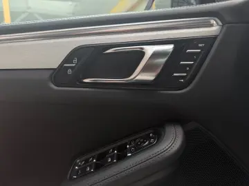 PORSCHE Macan 2.9 GTS  BOSE 14 WEGE SITZE PANO 21