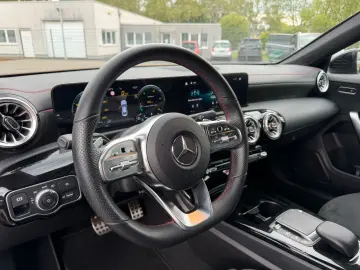 MERCEDES-BENZ CLA 200 AMG Line NAVI SHZ TEMPOMAT