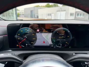 MERCEDES-BENZ CLA 200 AMG Line NAVI SHZ TEMPOMAT