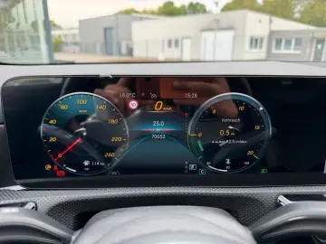 MERCEDES-BENZ CLA 200 AMG Line NAVI SHZ TEMPOMAT