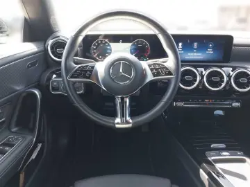 MERCEDES-BENZ CLA 180 Progressive Line Advanced MHEV DCT