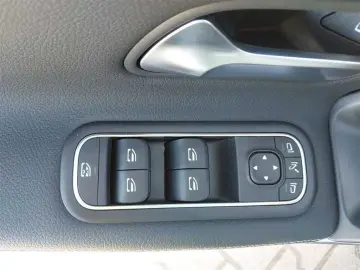 MERCEDES-BENZ CLA 180 Progressive Line Advanced MHEV DCT