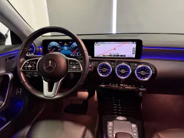 MERCEDES-BENZ CLA 180 7G PROGRESSIV KAMERA LED WIDE AMBIENTE