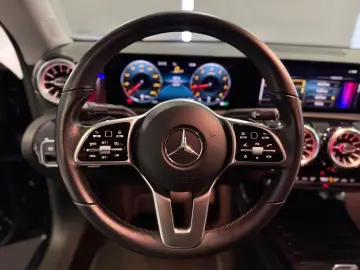 MERCEDES-BENZ CLA 180 7G PROGRESSIV KAMERA LED WIDE AMBIENTE