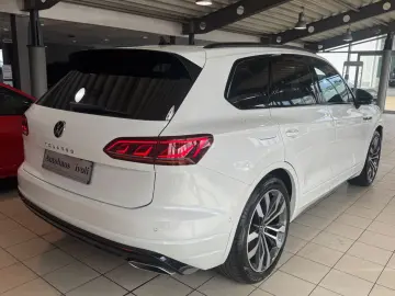 VW Touareg R-Line Pano IQ LIGHT Exterieur Black Sty