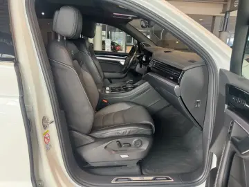 VW Touareg R-Line Pano IQ LIGHT Exterieur Black Sty