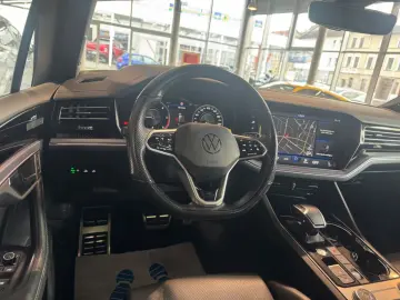 VW Touareg R-Line Pano IQ LIGHT Exterieur Black Sty