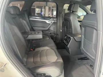 VW Touareg R-Line Pano IQ LIGHT Exterieur Black Sty