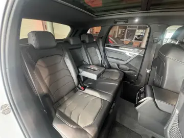 VW Touareg R-Line Pano IQ LIGHT Exterieur Black Sty