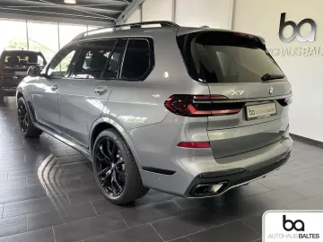 BMW X7 xDrive 40d M Sport Pro 6Sitz 22  Soft Ico AHK