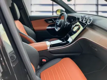MERCEDES-BENZ GLC 220 d 4M AMG AHK Pano Distronic Memory 360