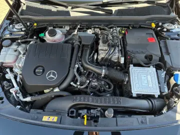 MERCEDES-BENZ CLA 250 e AMG Night LED NAVI MEMORY AMBIENTE