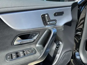 MERCEDES-BENZ CLA 250 e AMG Night LED NAVI MEMORY AMBIENTE