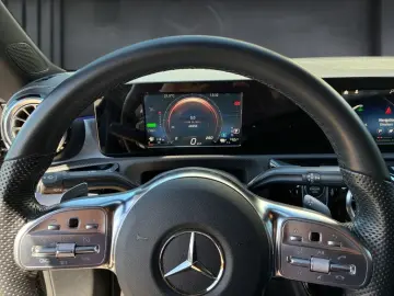 MERCEDES-BENZ CLA 250 e AMG Night LED NAVI MEMORY AMBIENTE