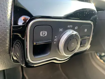 MERCEDES-BENZ CLA 200 AMG   NAVI  KAMERA PANORAMA