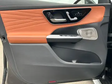 MERCEDES-BENZ GLC 300 4M AMG HUD Sound DigiLight Pano Memory