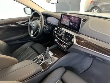 BMW 530 E LUXURY LINE LEDER NAVI HEAD UP BT MFL LED