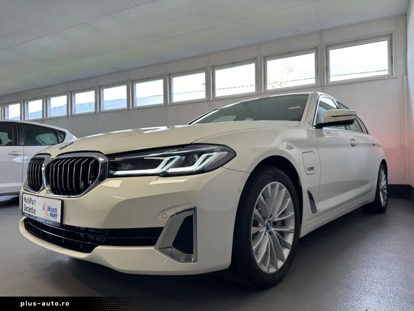 BMW 530 E LUXURY LINE LEDER NAVI HEAD UP BT MFL LED