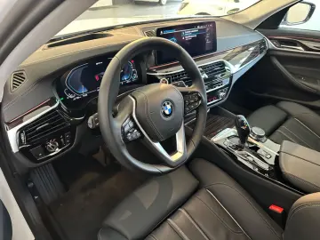 BMW 530 E LUXURY LINE LEDER NAVI HEAD UP BT MFL LED