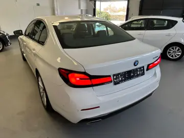 BMW 530 E LUXURY LINE LEDER NAVI HEAD UP BT MFL LED