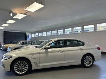 BMW 530 E LUXURY LINE LEDER NAVI HEAD UP BT MFL LED