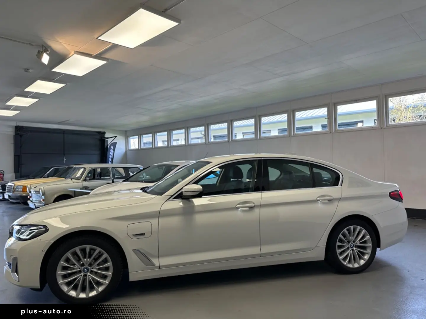 BMW 530 E LUXURY LINE LEDER NAVI HEAD UP BT MFL LED
