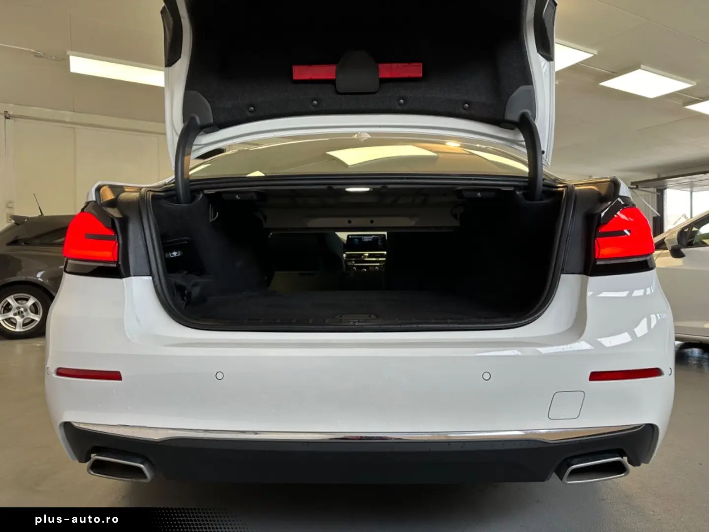 BMW 530 E LUXURY LINE LEDER NAVI HEAD UP BT MFL LED