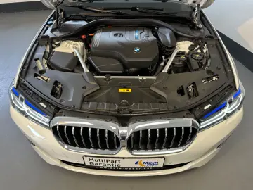 BMW 530 E LUXURY LINE LEDER NAVI HEAD UP BT MFL LED