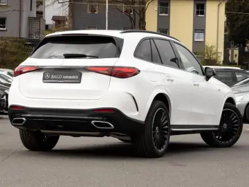 MERCEDES-BENZ GLC 300 e 4M AMG LED Pano AHK Burm3D 360 Night
