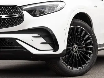 MERCEDES-BENZ GLC 300 e 4M AMG LED Pano AHK Burm3D 360 Night