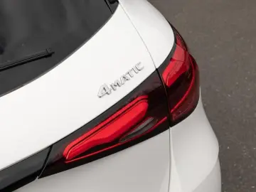 MERCEDES-BENZ GLC 300 e 4M AMG LED Pano AHK Burm3D 360 Night