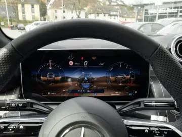 MERCEDES-BENZ GLC 300 e 4M AMG LED Pano AHK Burm3D 360 Night