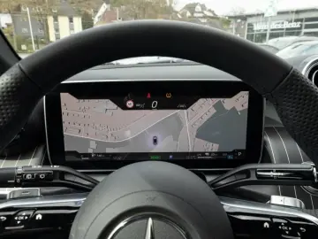 MERCEDES-BENZ GLC 300 e 4M AMG LED Pano AHK Burm3D 360 Night
