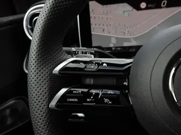 MERCEDES-BENZ GLC 300 e 4M AMG LED Pano AHK Burm3D 360 Night