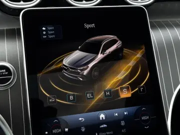 MERCEDES-BENZ GLC 300 e 4M AMG LED Pano AHK Burm3D 360 Night