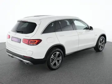 MERCEDES-BENZ GLC 300 e AMG Line Park AHK Tempo Navi Pan