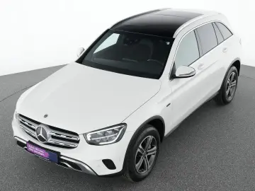 MERCEDES-BENZ GLC 300 e AMG Line Park AHK Tempo Navi Pan