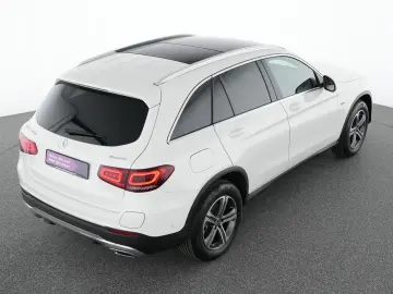 MERCEDES-BENZ GLC 300 e AMG Line Park AHK Tempo Navi Pan
