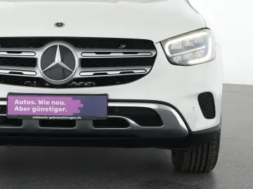 MERCEDES-BENZ GLC 300 e AMG Line Park AHK Tempo Navi Pan