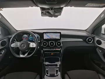 MERCEDES-BENZ GLC 300 e AMG Line Park AHK Tempo Navi Pan