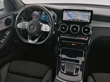 MERCEDES-BENZ GLC 300 e AMG Line Park AHK Tempo Navi Pan