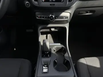VOLVO XC40 T4 Essential Plug-In Hybrid Navi hzb.LK GJR